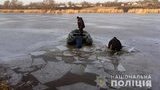 Рятувальники на Хмельниччині дістали зі ставка тіло 5-річної дівчинки. ФОТО