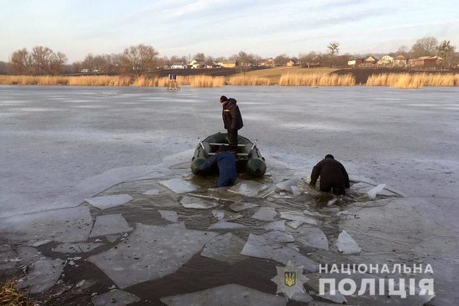 Спасатели на Хмельнитчине достали из пруда тело 5-летней девочки 01