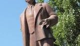 После надругательства над памятником Ленина киевский офис ВО &amp;quot;Свобода&amp;quot; забросали бутылками с зажигательной смесью