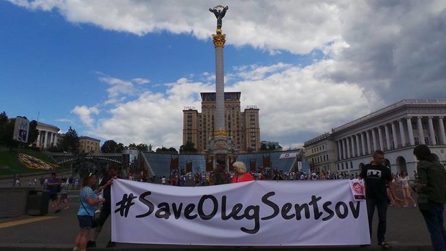 Акція Free Sentsov триває на Майдані Незалежності в Києві 09