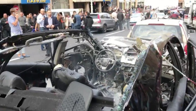 Автомобіль вибухнув у центрі Києва, є потерпілі (оновлено) 01