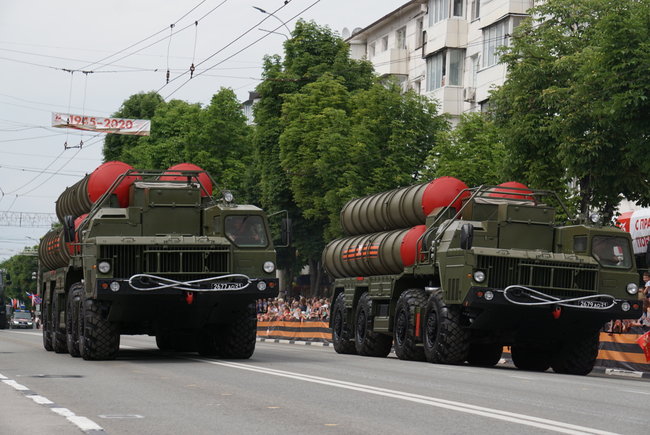 Оккупанты провели в Крыму сразу два военных парада 07
