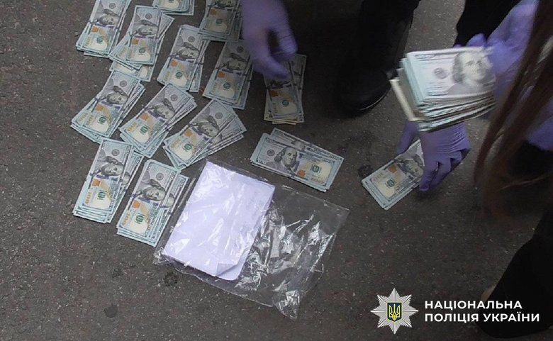 У Києві затримали шахраїв які під виглядом СБУ ошукали ексдепутата