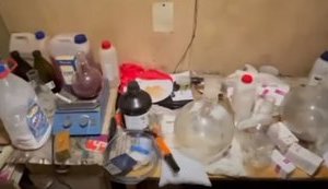 В квартире преступника в Каменском была обнаружена лаборатория по изготовлению метамфетамина, - полиция Днепропетровщины. ВИДЕО