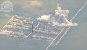 Воздушные силы нанесли авиаудар по укрытию оккупантов вместе с боекомплектом и живой силой внутри. ВИДЕО