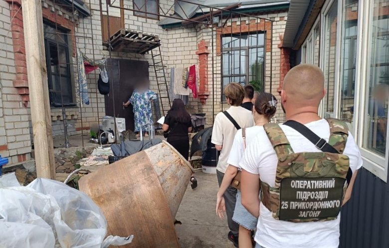 В Одесской области пограничники обнаружили 10 мужчин в грузовике