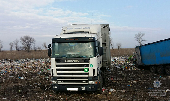 Сміттєвий караван зі Львова знову затримали на Дніпропетровщині, - Нацполіція 02 Сміттєвий караван зі Львова знову затримали на Дніпропетровщині, - Нацполіція 02