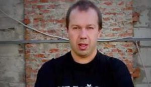 Владелец производства скандальных футболок уехал из Украины: "На сегодня был запланирован мой арест"