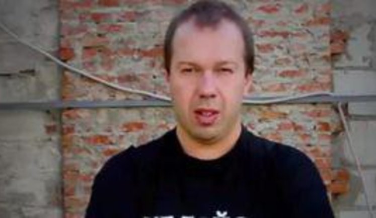 Владелец производства скандальных футболок уехал из Украины: "На сегодня был запланирован мой арест"