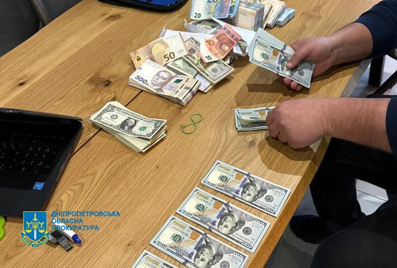затримання підозрюваних в пограбуванні аптеки