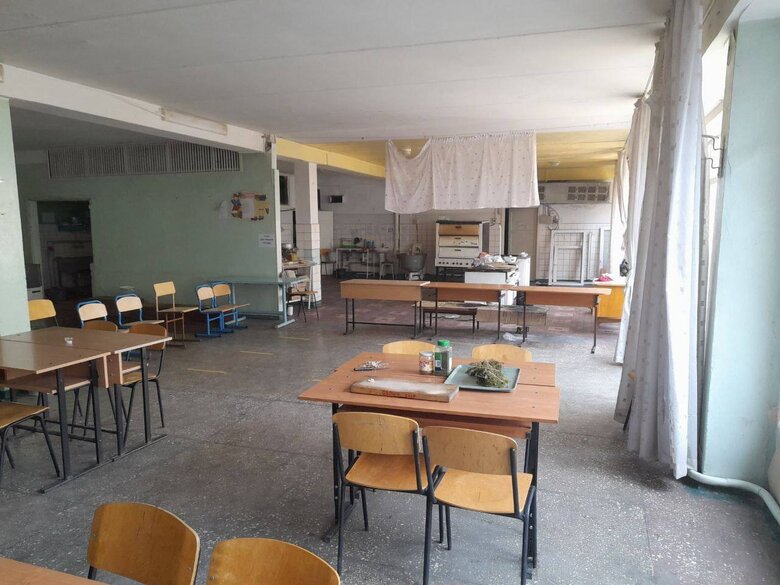 There is not enough food, but it is cooked in open-air: Rashists in occupied Mariupol expose children to danger 02