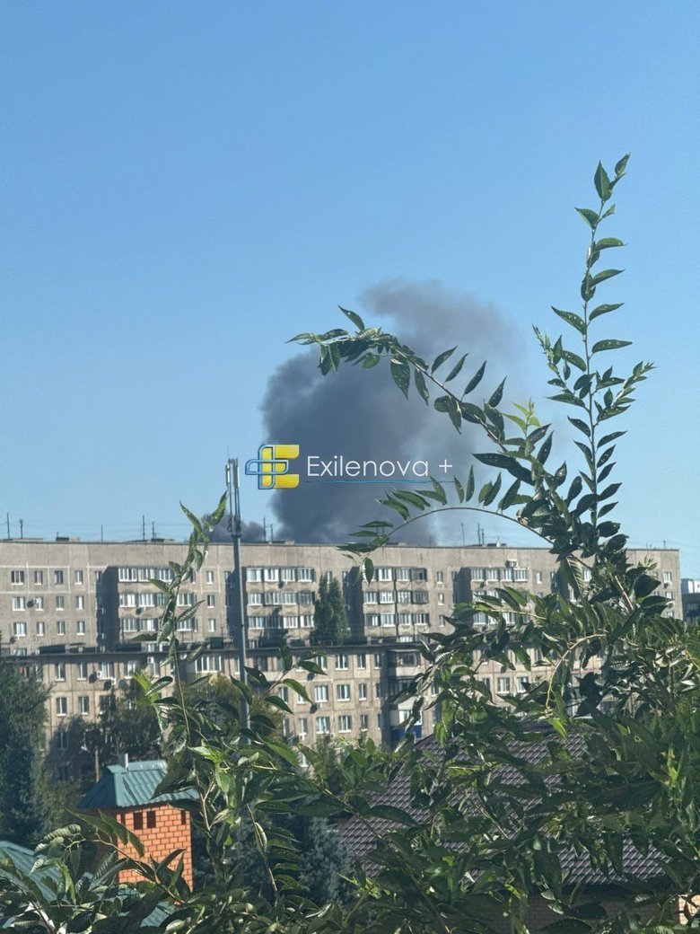 В Орську після вибухів горить нафтопереробний завод