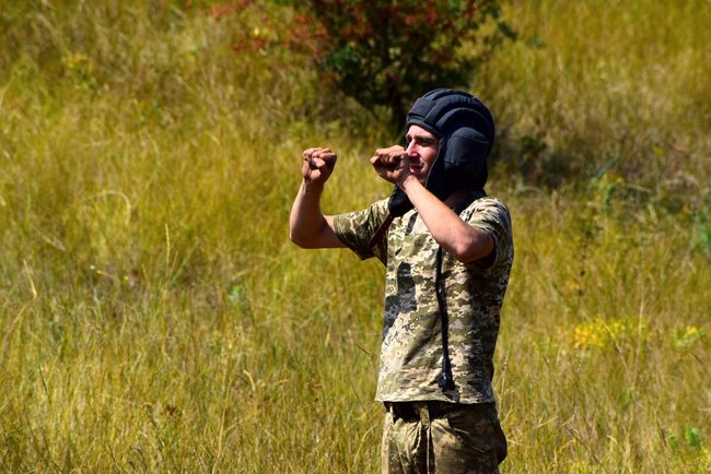 Экипажи БМП соревновались в Донецкой области 12