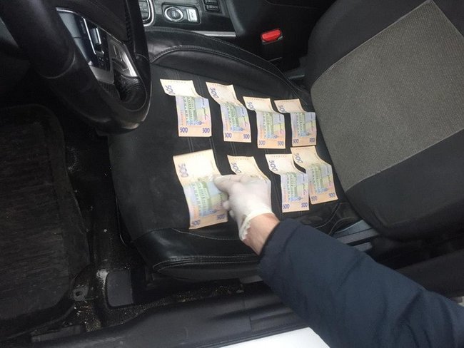 Руководитель подразделения быстрого реагирования патрульной полиции Каменского задержан за систематические поборы с местных предпринимателей, - СБУ 02