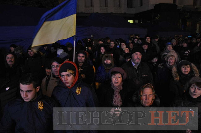 Активісти проводять мітинг під Офісом президента 05