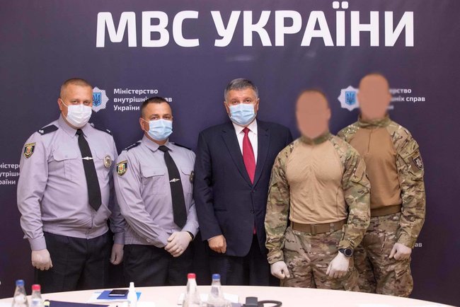 Аваков наградил полицейских, обезвредивших опасного злоумышленника на Полтавщине 01