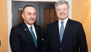 Порошенко і глава МЗС Туреччини Чавушоглу обговорили зусилля з деокупації Криму і безпеку в Чорноморському регіоні
