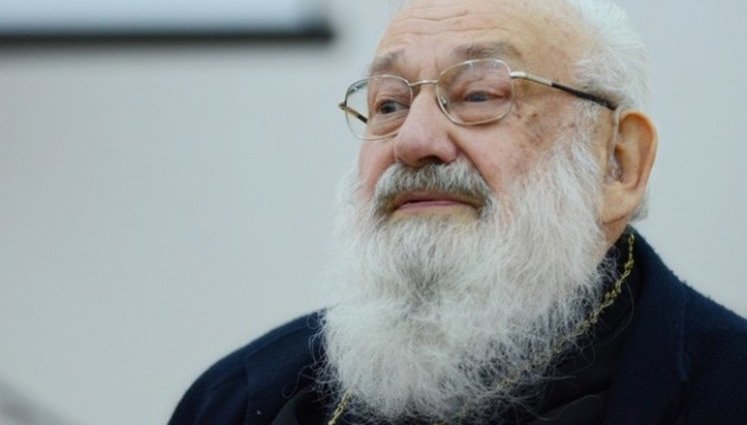 Киевсовет переименовал проспект космонавта Комарова в проспект Любомира Гузара