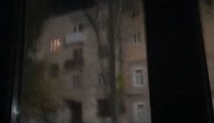 Мешканка Саратова під звуки повітряної тривоги висловлює своє невдоволення ходом "СВО": "Когда это все закончится!? Я уже устала". ВIДЕО