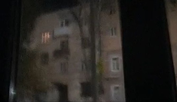 Мешканка Саратова під звуки повітряної тривоги висловлює своє невдоволення ходом "СВО": "Когда это все закончится!? Я уже устала". ВIДЕО