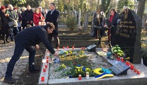 Мы живем в долгу перед ними, - в Праге почтили память погибших Героев Небесной Сотни. ВИДЕО+ФОТО