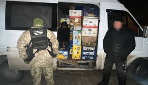 Ховався серед ящиків з-під бананів: біля кордону з Молдовою затримали порушника, - ДПСУ. ФОТО