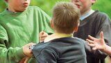 Ясна висіли шматками, тіло було в синцях: двоє підлітків серед білого дня жорстоко побили 12-річного хлопчика у Києві. Поліція і школа не діє, - мама постраждалої дитини