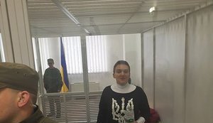 Savchenko trial: indictee in trident-decorated sweater calls Putin to release Ukrainian hostages. PHOTOS