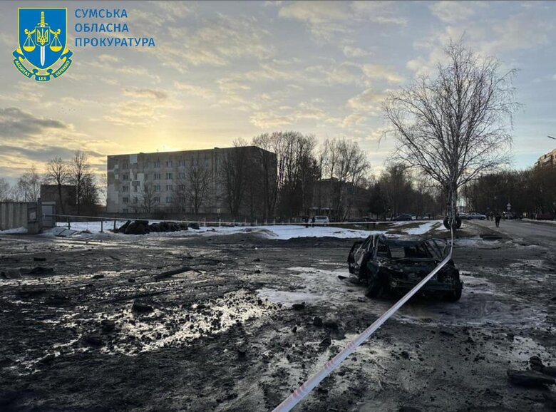 Наслідки ракетного удару по Конотопу: пошкоджено житлові будинки, приміщення СТО, 3 особи дістали поранення 03