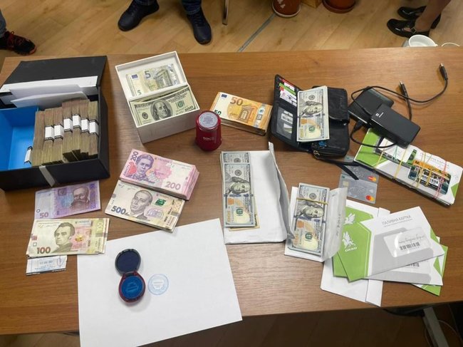 В помещениях Киевгорсвета проходят обыски, чиновников подозревают в уклонении от уплаты налогов 01 В помещениях Киевгорсвета проходят обыски, чиновников подозревают в уклонении от уплаты налогов 01