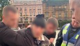 Мужчину в балаклаве с ножом задержали на акции против отставки Федорова во Львове: его личность установлена. ФОТО