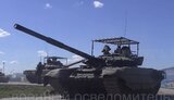 Танки 150-ї мотострілецької дивізії армії РФ, яка проводить навчання на кордоні з Україною, оснащені "козирком від Джавелінів". ФОТО
