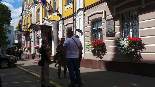 Акция в защиту задержанного украинского военнослужащего Маркива прошла под посольством Италии в Киеве 02