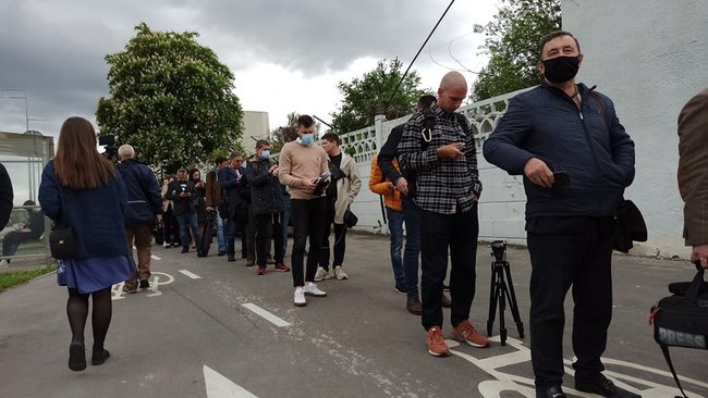 Зеленський любить теплі ванни, але хто сказав, що ця тепла рідина - вода?: Під стінами ДП Антонов відбувається акція 02