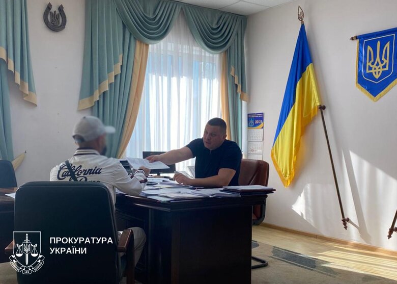 Пропонували допомогти з відтермінуванням ВЛК
