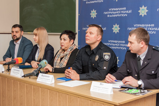 Проект навчання патрульних мові жестів стартував у Маріуполі 05