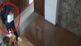 Помив руки антисептиком, вдягнув маску, перехрестився і пограбував храм, - у Сваляві невідомий чоловік, дотримуючись карантинних заходів, украв пожертви в церкви. ВІДЕО камер спостереження