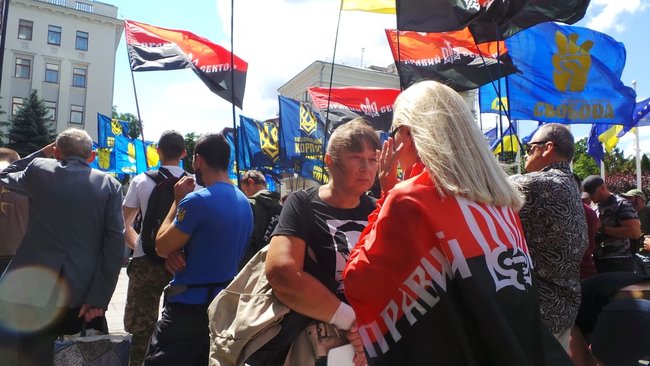 Поговори з тими, кого ти вбив, х#йло!: националисты пикетируют ОП с требованием ареста российской агентуры в Украине и перекрытия границы с РФ 10
