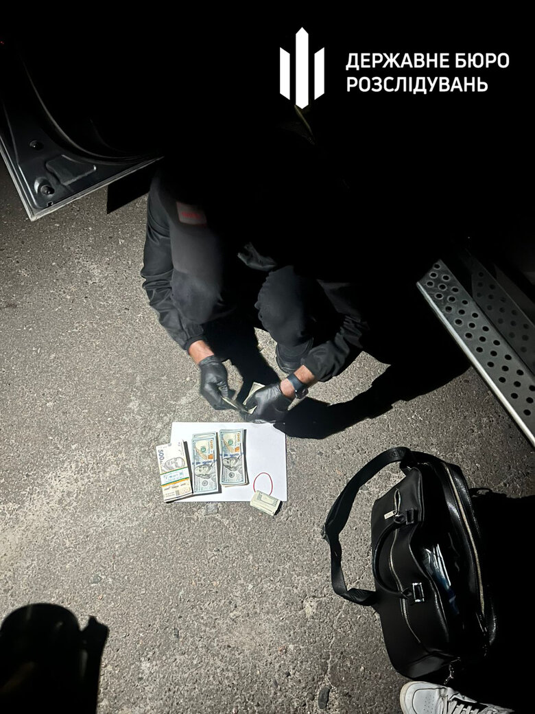 ДБР викрило начальника Тернопільського РТЦК, який вимагав у підприємця хабар