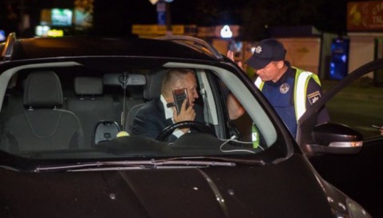 Бывшего посла Украины в США Александра Моцика хотят лишить прав и оштрафовать на 10 000 гривен за вождение в нетрезвом виде. ВИДЕО