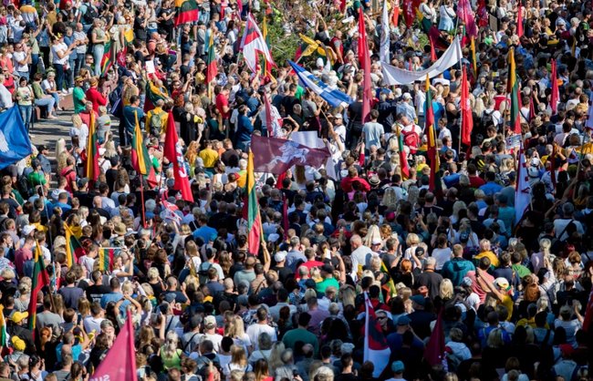 Массовые протесты против обязательной вакцинации прошли в Вильнюсе 02