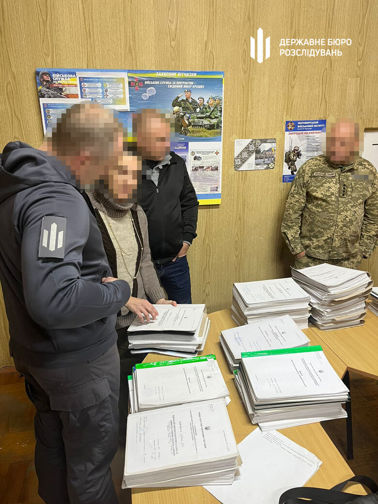 Руководитель ТЦК в Запорожье помог более 300 уклонистам. Услуга стоила $2-3 тыс. 07