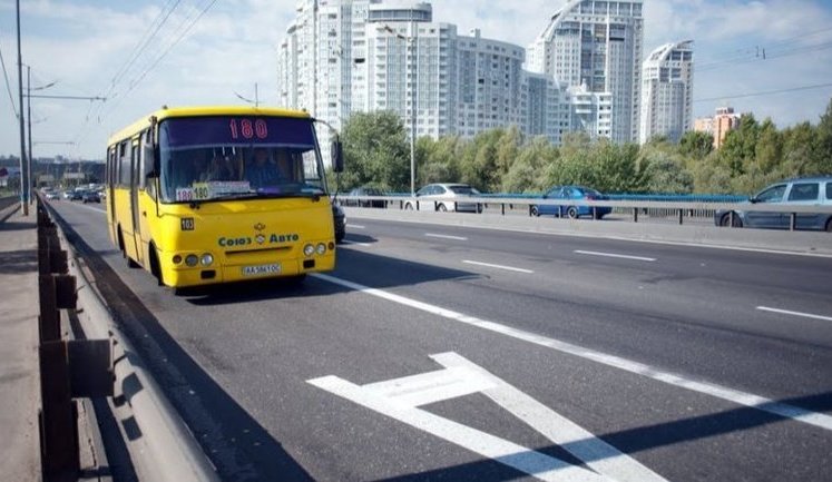 В Киеве начали штрафовать водителей за заезд на полосу общественного транспорта. За 5 дней - миллион гривен, - советник мэра Бахматов