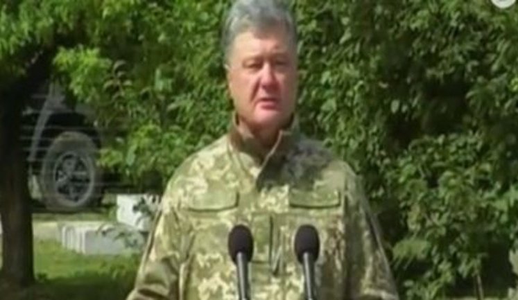 "Українська армія стає сильнішою з кожним днем!" - Порошенко про модернізацію танка Т-72А. ВІДЕО