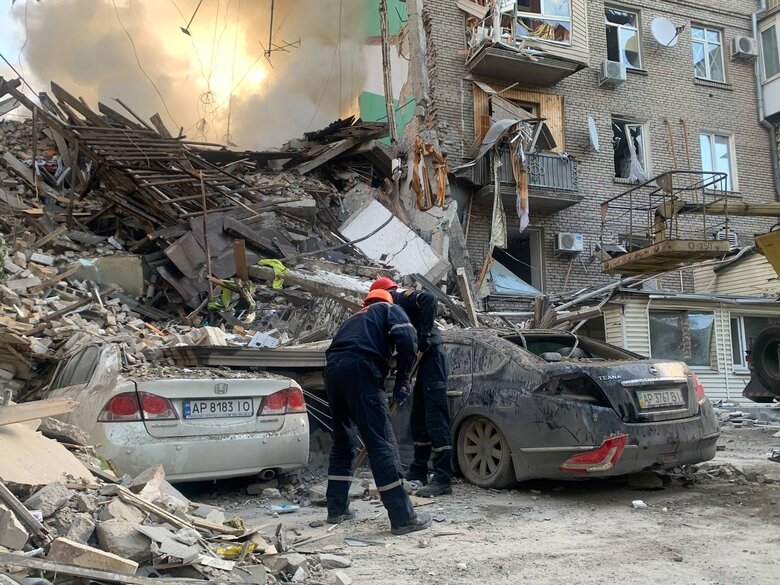 Наслідки ударів по Запоріжжю: 7 ракет влучили у багатоповерхівки, зруйновано цілі під’їзди (оновлено) 14