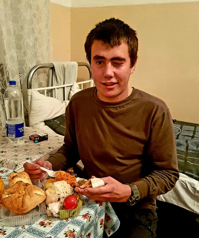 Хлопці раділи, як діти! - волонтери влаштували в Одеському військовому госпіталі свято для поранених бійців ЗСУ 04