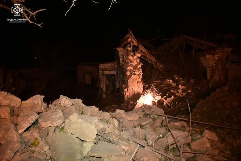 Наслідки ворожих ударів по Миколаєву 03