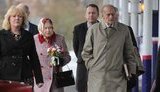 Януковичу на заметку: королева Великобритании едет на Рождество в самом обычном поезде. ФОТОрепортаж