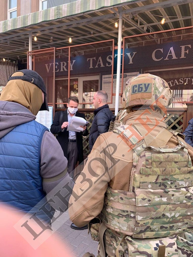 СБУ затримала двох співробітників ДБР за провокацію підкупу, - джерело 03