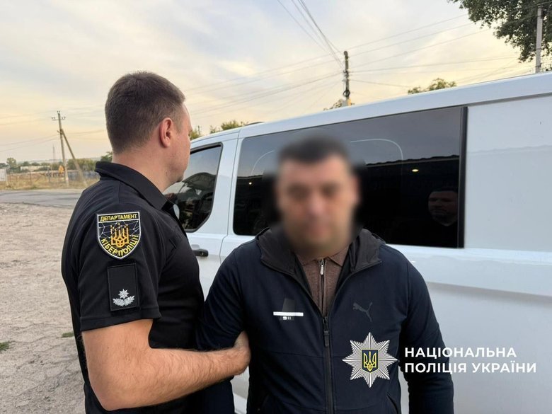 викрито шахраїв